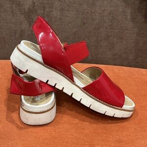 Geox Respirator Red Pattend Leather Sandals 1” platform 7.5 US